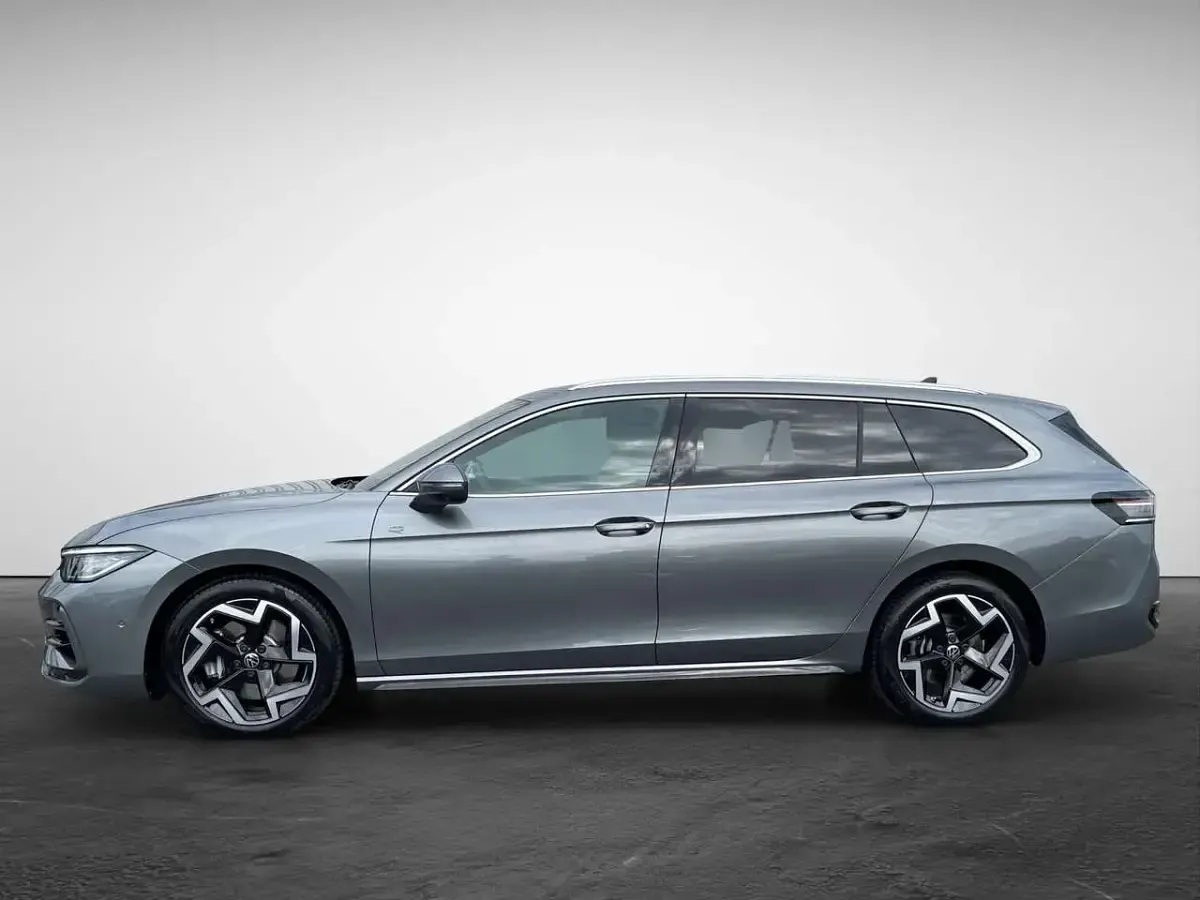 Gebraucht VW Passat R-line 265 PS (194 kW) 2025 Grau Kombi
