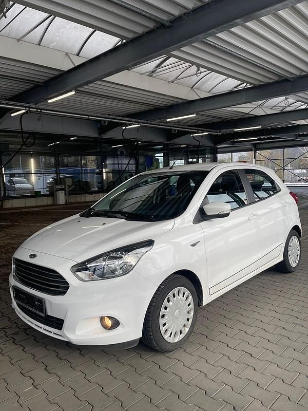 Weiß Gebraucht 2018 Ford Ka Plus Kleinwagen | 8.750 € (Fairer Preis) - Bild 1/4