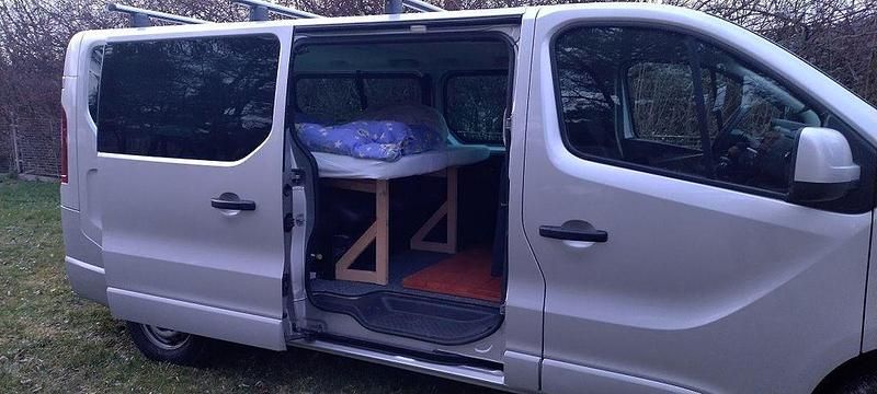 Gebraucht Opel Vivaro 145 PS (106 kW) 2017 Silber Van / Kleinbus