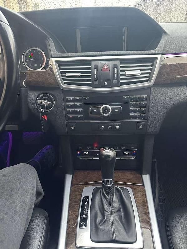 Gebraucht Mercedes E250 Elegance 204 PS (150 kW) 2010 Schwarz Kombi