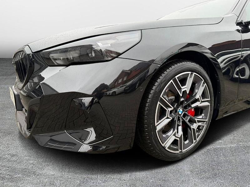 Neu BMW 540 M Sport 303 PS (222 kW) 2025 Black sapphire metallic Kombi