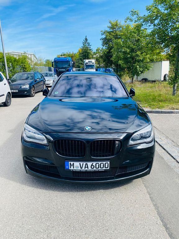 Schwarz Gebraucht 2013 BMW 750 Shadowline Limousine | 20.600 € (Teuer) - Bild 1/4