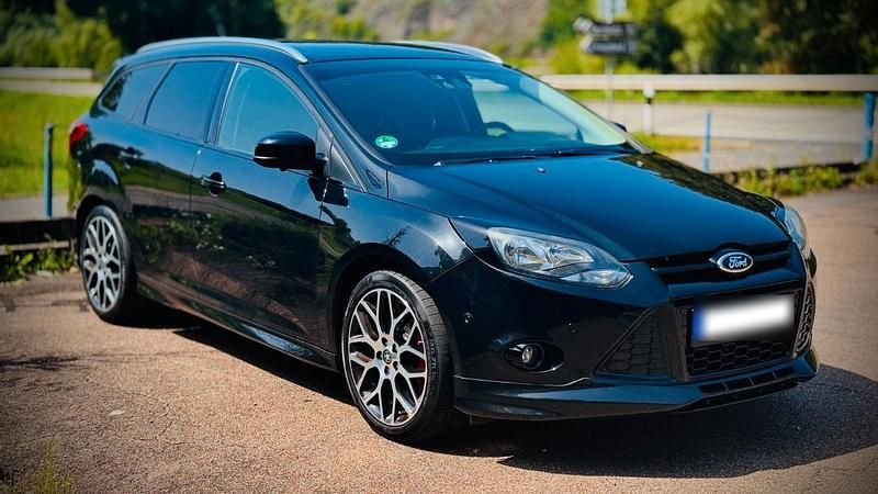 Gebraucht Ford Focus Titanium 163 PS (119 kW) 2014 Schwarz Kombi