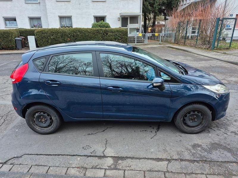 Gebraucht Ford Fiesta Trend 82 PS (60 kW) 2009 Blau Kleinwagen