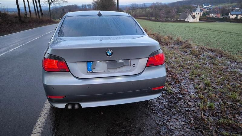 Gebraucht BMW 530 218 PS (160 kW) 2004 Grau Limousine