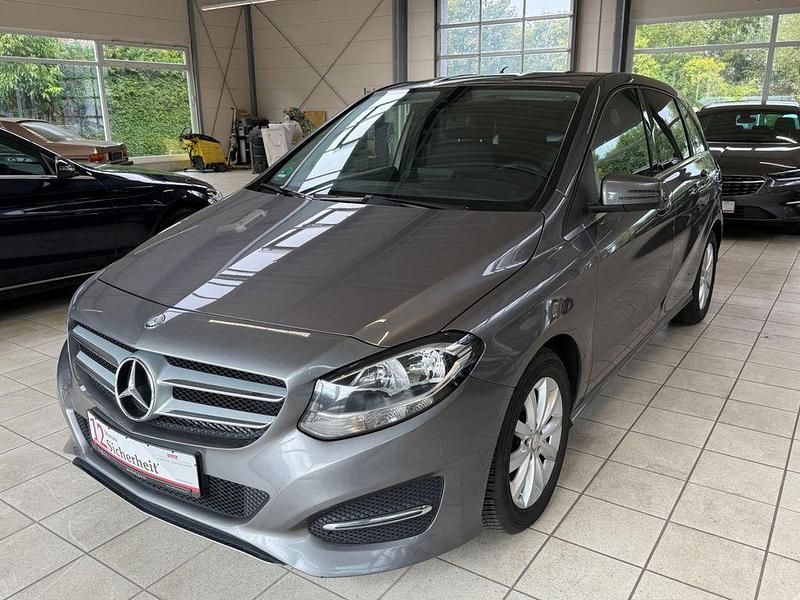 Grau Gebraucht 2016 Mercedes B220 Van / Kleinbus | 13.999 € (Fairer Preis) - Bild 1/4