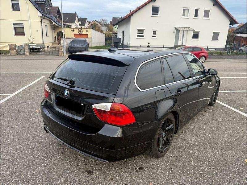Second-hand BMW 330 Performance 231 CP (169 kW) 2005 Negru Break