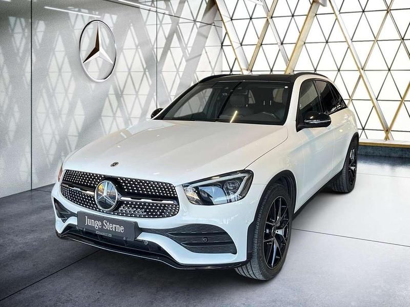 Gebraucht Mercedes GLC300 AMG 258 PS (189 kW) 2021 Unilack polarweiß SUV