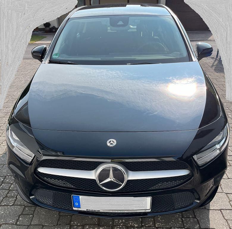 Gebraucht Mercedes A200 150 PS (110 kW) 2022 Schwarz Limousine