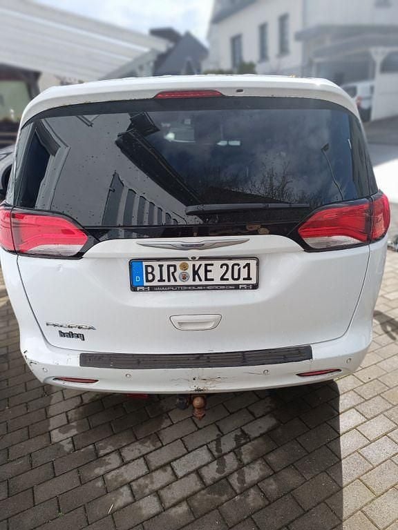 Gebraucht Chrysler Pacifica 291 PS (214 kW) 2018 Weiß Van / Kleinbus