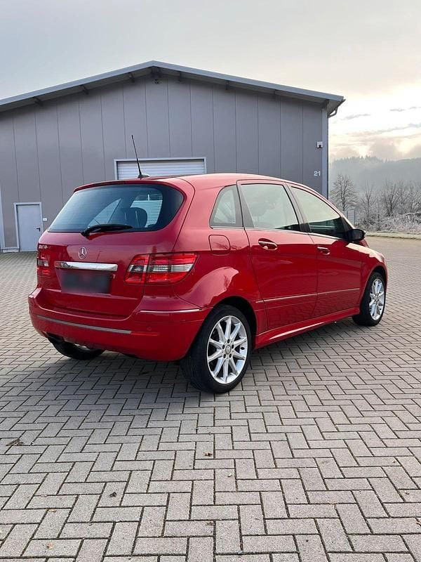 Gebraucht Mercedes B170 116 PS (85 kW) 2007 Rot Van / Kleinbus
