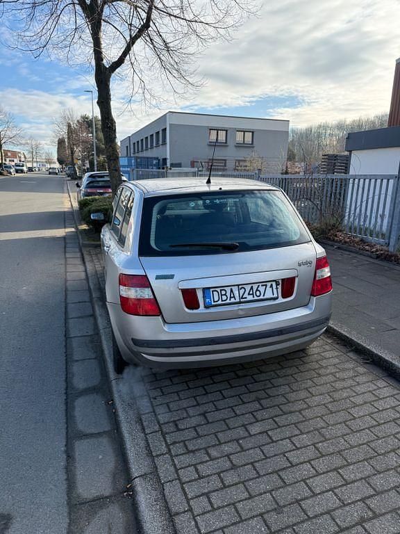 Gebraucht Fiat Stilo Dynamic 133 PS (97 kW) 2002 Silber Limousine