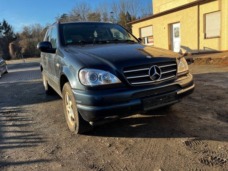 Gebraucht Mercedes ML320 218 PS (160 kW) 2000 Schwarz SUV