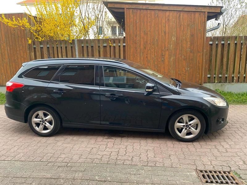 Gebraucht Ford Focus Titanium 116 PS (85 kW) 2012 Schwarz Kombi