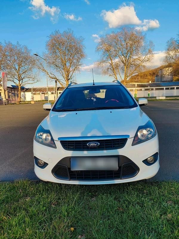 Gebraucht Ford Focus 125 PS (91 kW) 2009 Weiß Kombi