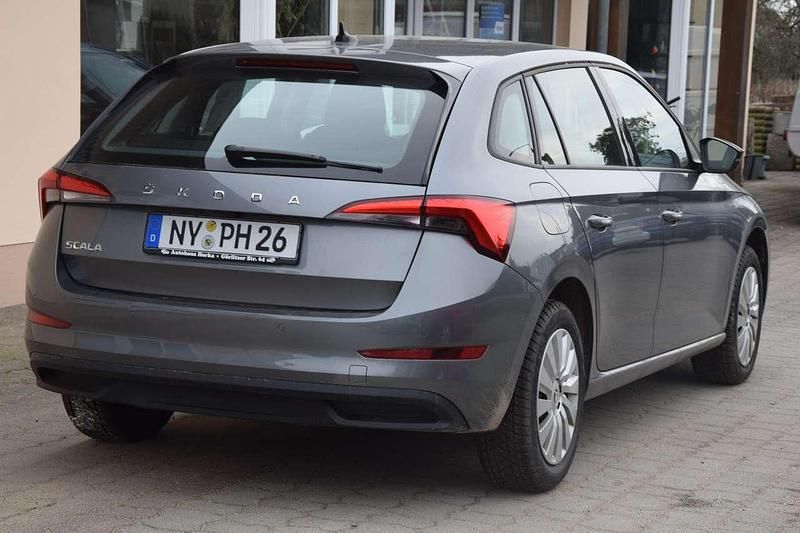 Gebraucht Skoda Scala Ambition 110 PS (80 kW) 2024 Graphitegrau metallic Kleinwagen