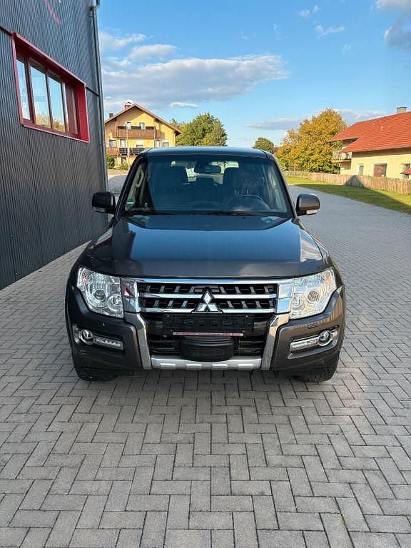 Gebraucht Mitsubishi Pajero 190 PS (139 kW) 2017 Dark grey SUV