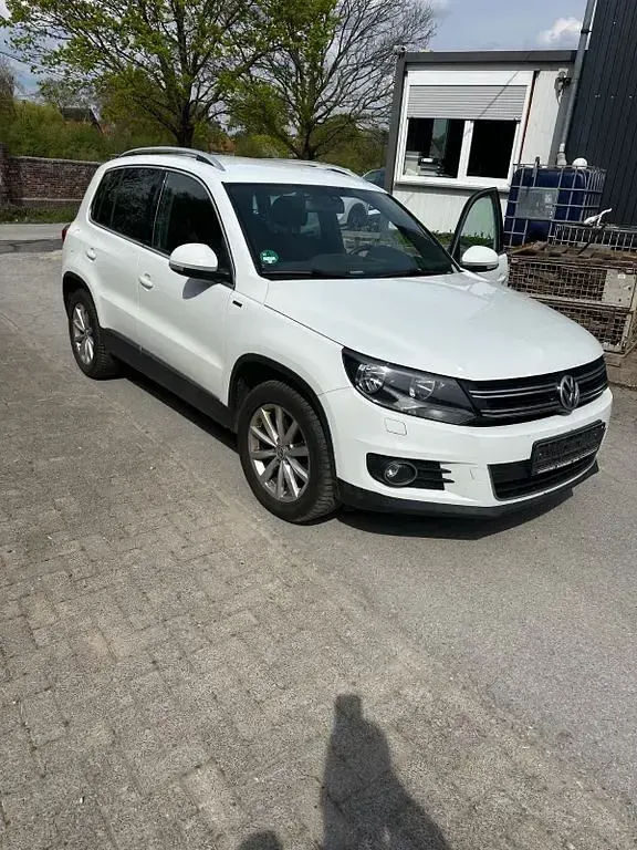Gebraucht VW Tiguan LOUNGE 150 PS (110 kW) 2015 Weiß SUV