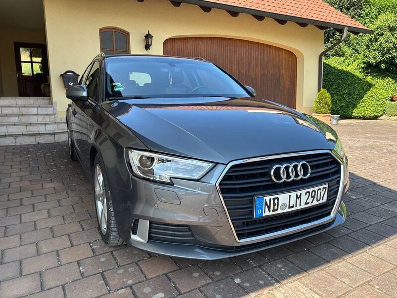 Grau Gebraucht 2019 Audi A3 Sport Limousine | 19.900 € (Fairer Preis) - Bild 1/4