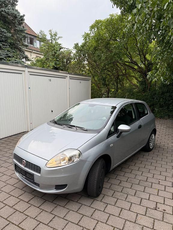 Grau Gebraucht 2009 Fiat Punto Dynamic Kleinwagen | 4.000 € (Etwas zu teuer) - Bild 1/4