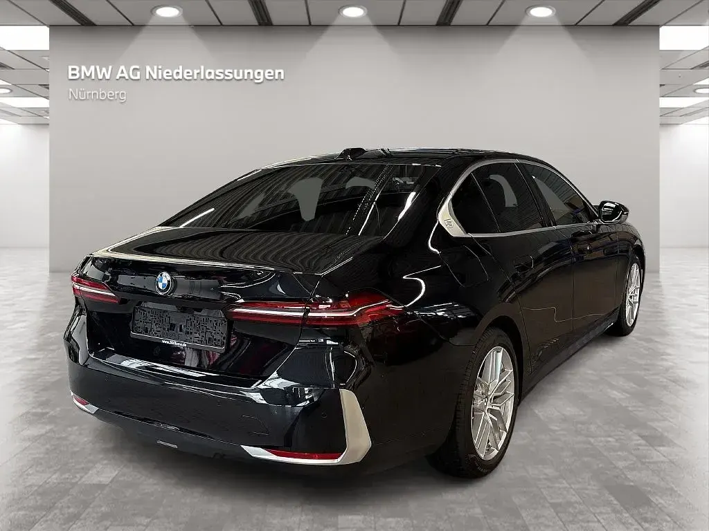 Gebraucht BMW 540 Sport Line 303 PS (222 kW) 2024 Schwarz Limousine