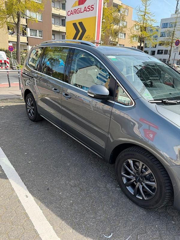 Second-hand VW Sharan 149 CP (109 kW) 2017 Gri Monovolum