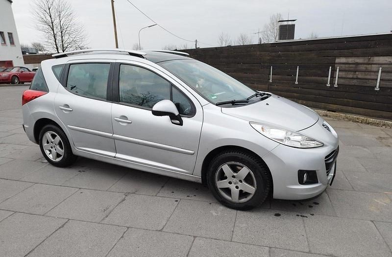 Grau Gebraucht 2009 Peugeot 207 Kombi | 1.800 € (Guter Preis) - Bild 1/4