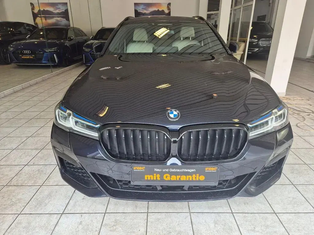 Gebraucht BMW 530 M Sport 286 PS (210 kW) 2022 Schwarz Limousine
