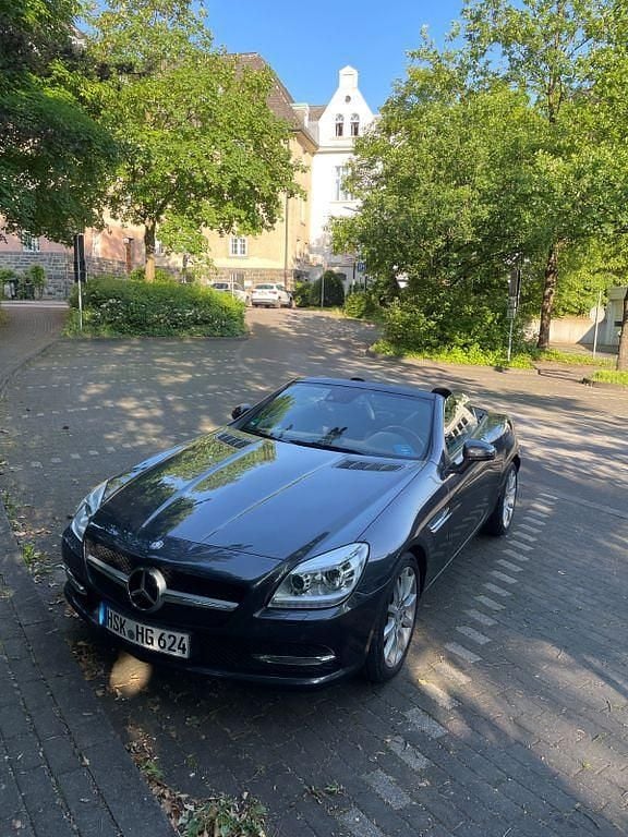 Grau Gebraucht 2015 Mercedes SLK250 Cabrio | 20.100 € (Fairer Preis) - Bild 1/4