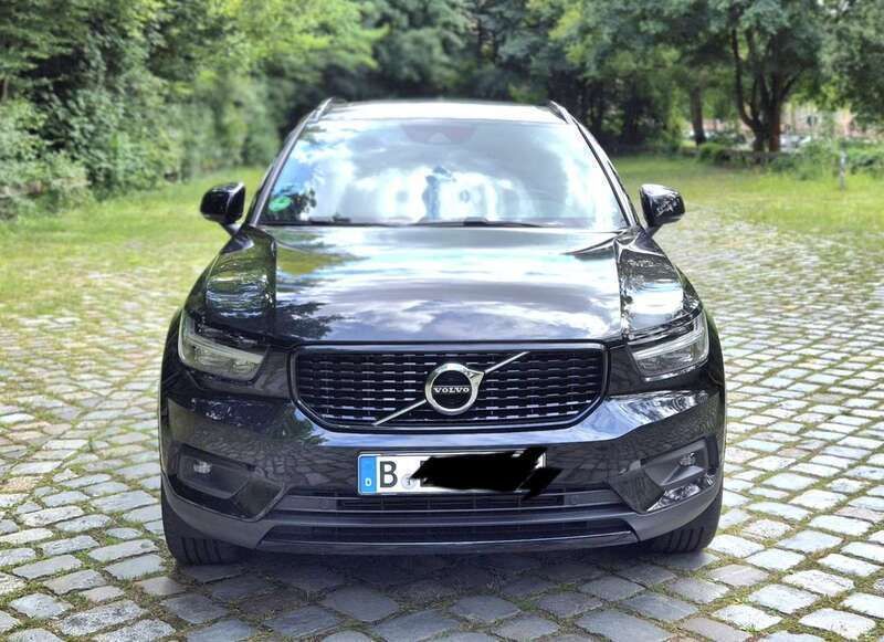 Schwarz Gebraucht 2020 Volvo XC40 R-Design SUV | 30.500 € (Fairer Preis) - Bild 1/4