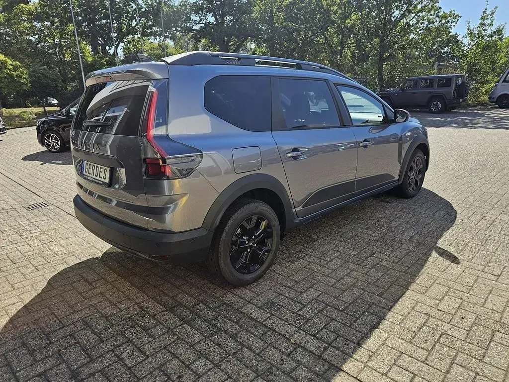 Neu Dacia Jogger Extreme 122 PS (89 kW) 2026 Grau Van / Kleinbus