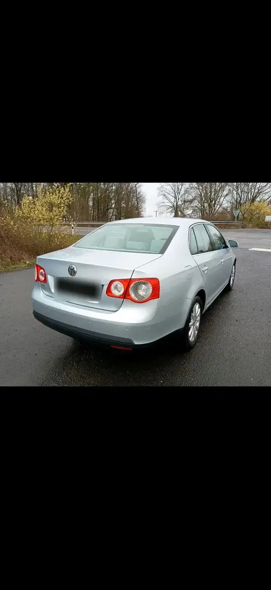 Używany VW Jetta 101 KM (74 kW) 2005 Srebrny Sedan/Limuzyna