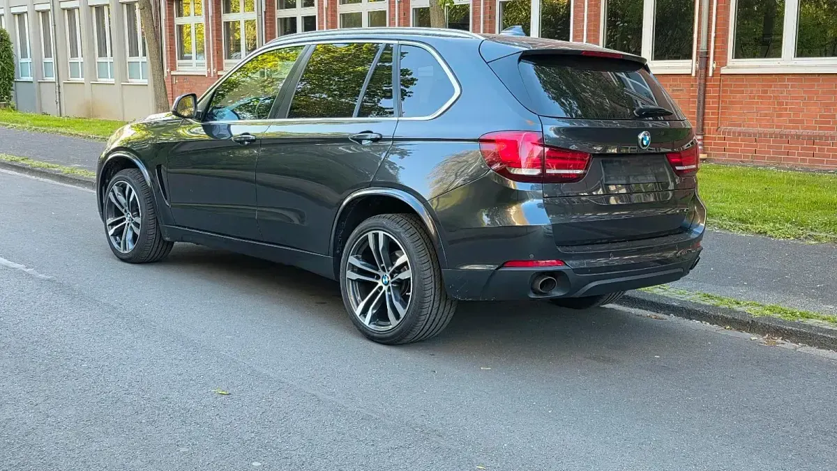 Second-hand BMW X5 268 CP (197 kW) 2014 Negru SUV