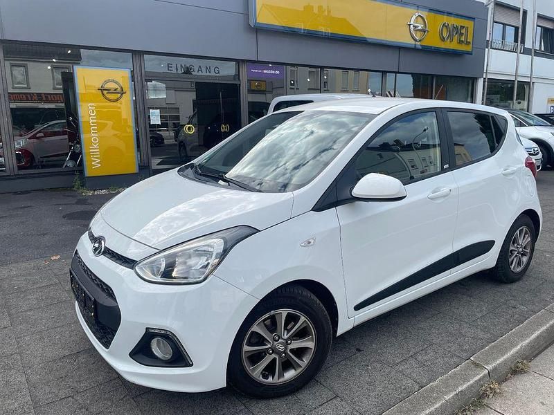 Weiß Gebraucht 2016 Hyundai i10 Passion Kleinwagen | 8.450 € (Fairer Preis) - Bild 1/4