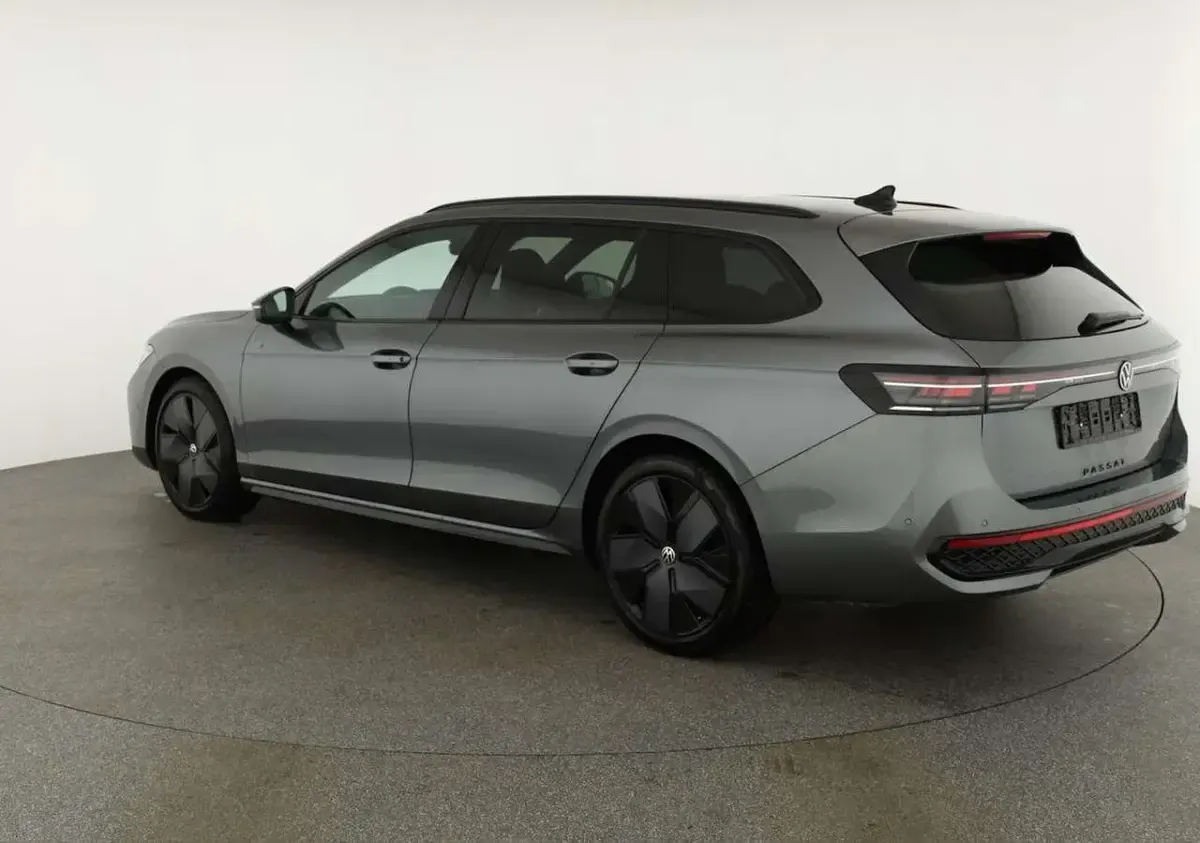 Neu VW Passat R-line 265 PS (194 kW) 2026 Diabasgrau metallic Kombi