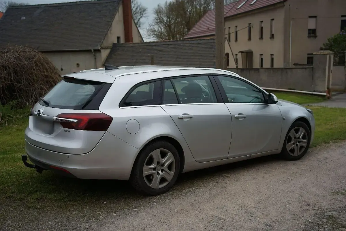 Gebraucht Opel Insignia 136 PS (100 kW) 2016 Silber Kombi