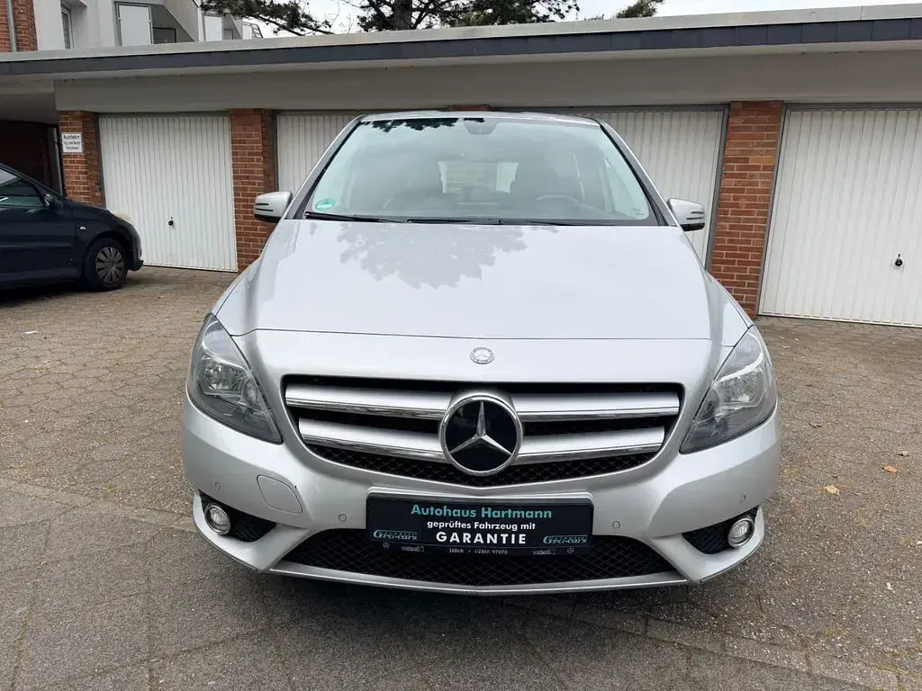 Gebraucht Mercedes B180 109 PS (80 kW) 2012 Silber Kleinwagen