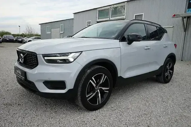 Gebraucht Volvo XC40 R-Design 163 PS (119 kW) 2022 Glacier silver metallic SUV