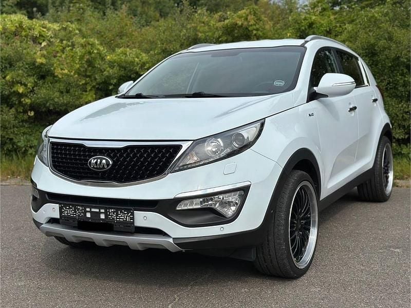 Weiß Gebraucht 2015 Kia Sportage Platinum Edition SUV | 10.900 € (Fairer Preis) - Bild 1/4