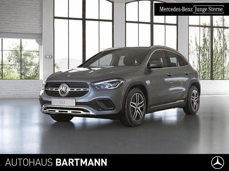 Gebraucht Mercedes GLA180 Progressive 136 PS (100 kW) 2022 Grau SUV