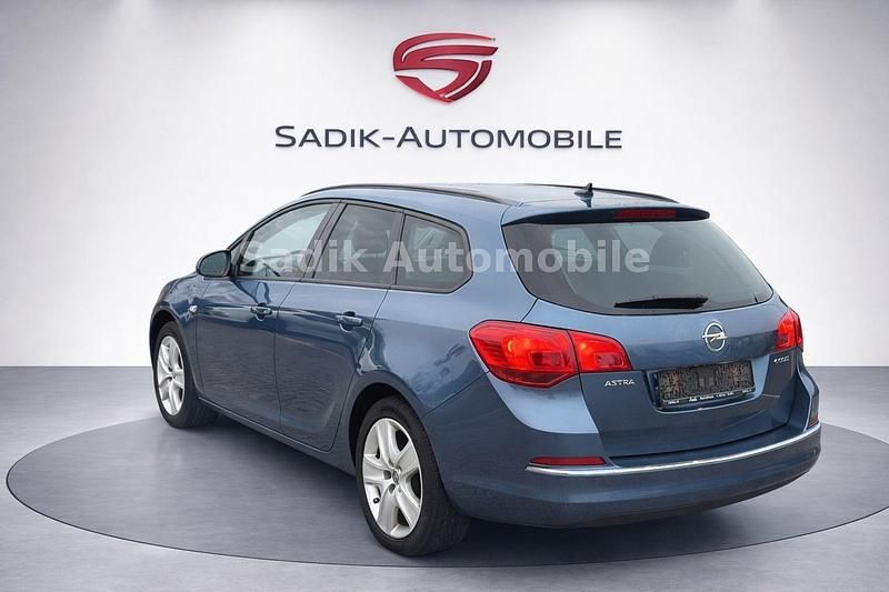 Gebraucht Opel Astra Eco 136 PS (100 kW) 2014 Blau Kombi