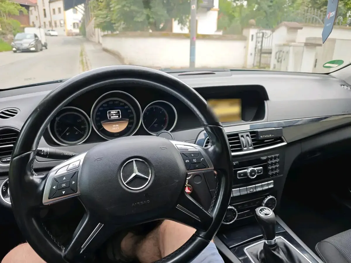Gebraucht Mercedes C200 136 PS (100 kW) 2011 Schwarz Kombi