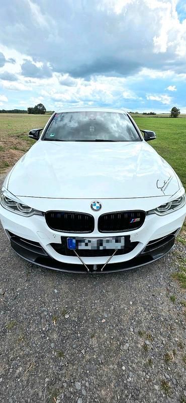 Weiß Gebraucht 2018 BMW 330e iPerformance Limousine | 16.999 € (Fairer Preis) - Bild 1/4