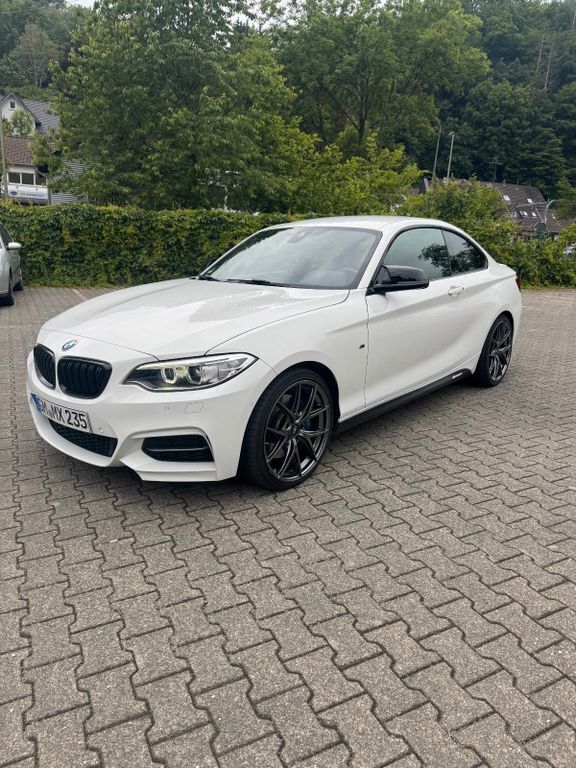 Weiß Gebraucht 2015 BMW M235 M Performance Coupé | 29.500 € (Fairer Preis) - Bild 1/4