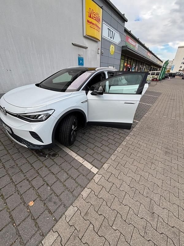 Weiß Gebraucht 2020 VW ID.4 Pro SUV | 27.950 € (Guter Preis) - Bild 1/4