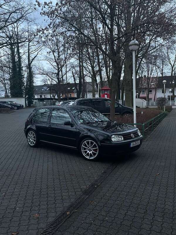 Schwarz Gebraucht 2001 VW Golf IV Edition Limousine | 2.000 € (Teuer) - Bild 1/4