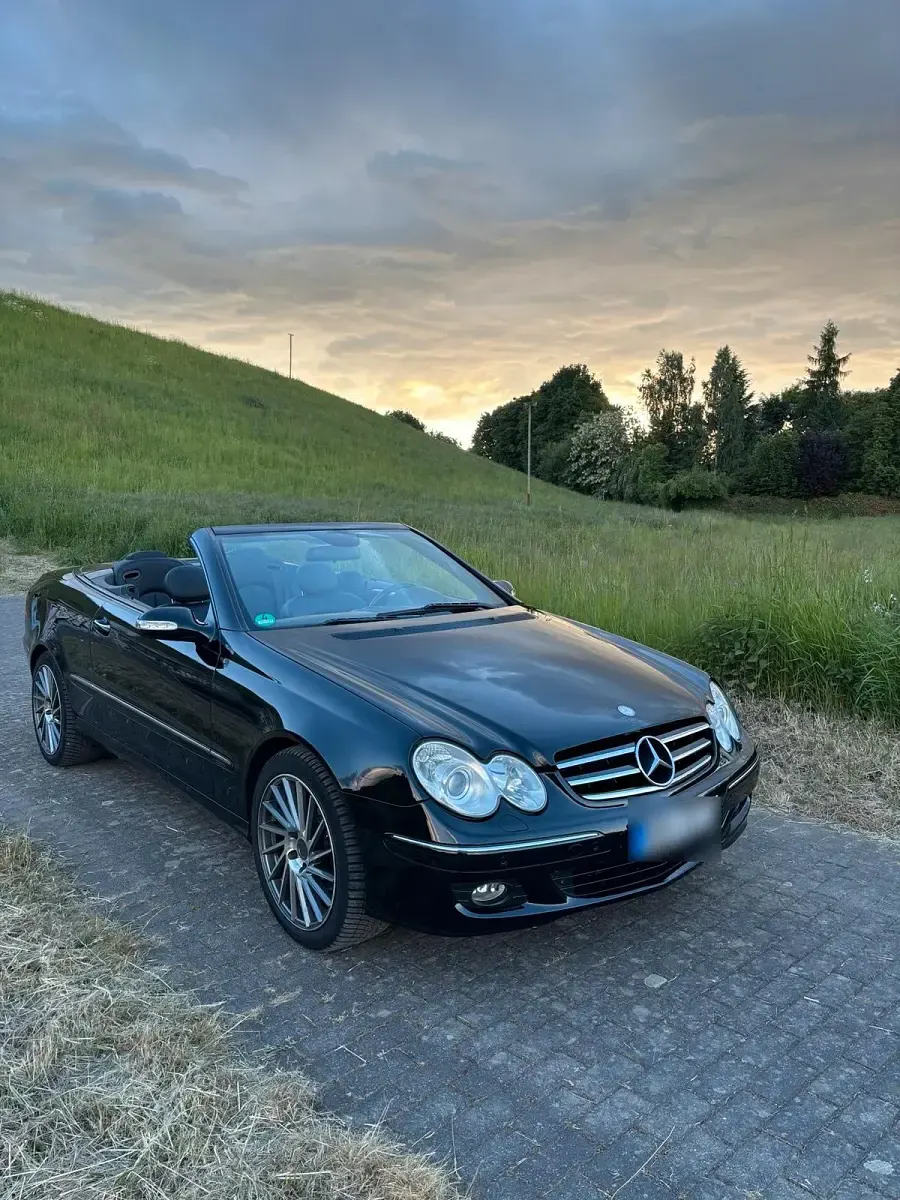 Gebraucht Mercedes CLK200 184 PS (135 kW) 2009 Schwarz Cabrio