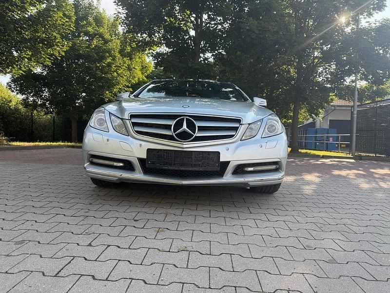 Silber Gebraucht 2011 Mercedes E350 Elegance Coupé | 8.999 € (Superpreis) - Bild 1/4