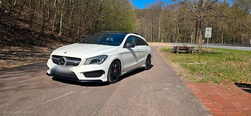 Weiß Gebraucht 2015 Mercedes CLA45 AMG Shooting Brake AMG Kombi | 25.000 € (Fairer Preis) - Bild 1/4
