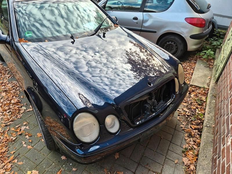 Gebraucht Mercedes CLK320 218 PS (160 kW) 2001 Blau Coupé